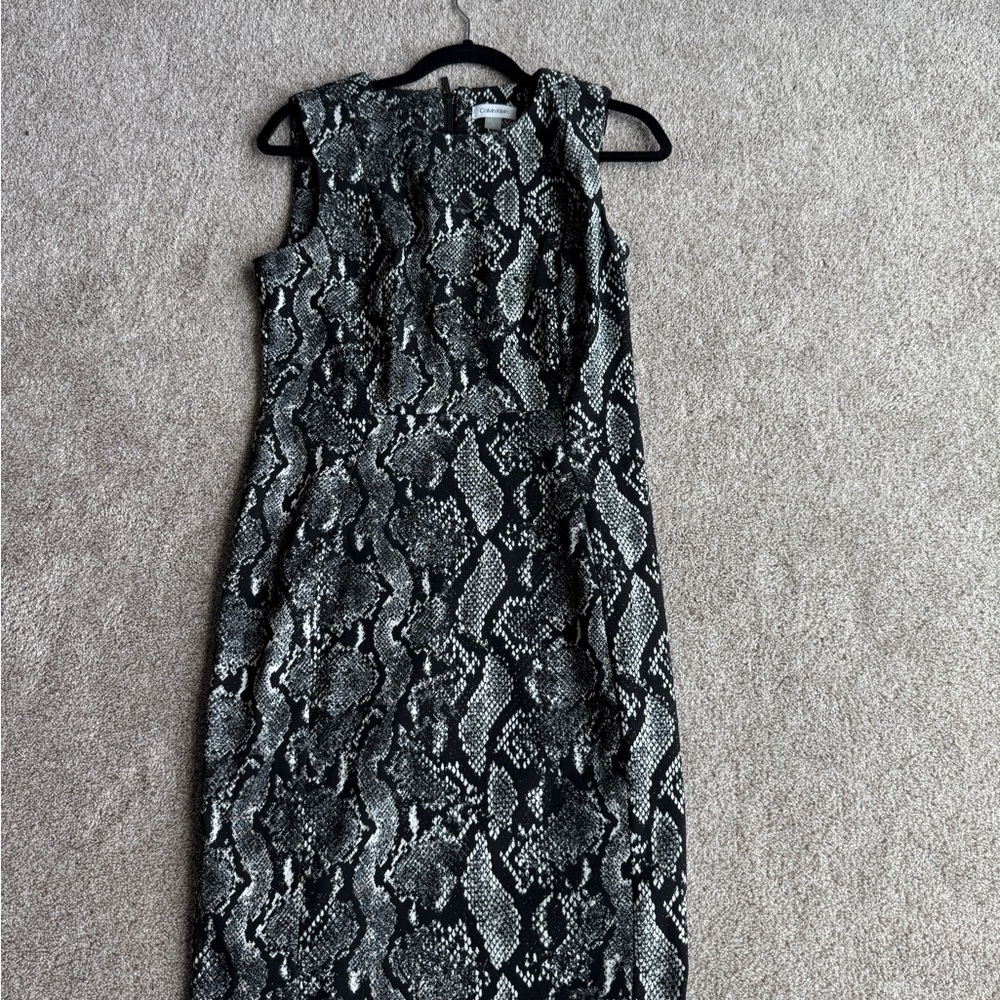 Calvin Klein Elegant Black and White Snakeskin Print Midi Dress 🖤